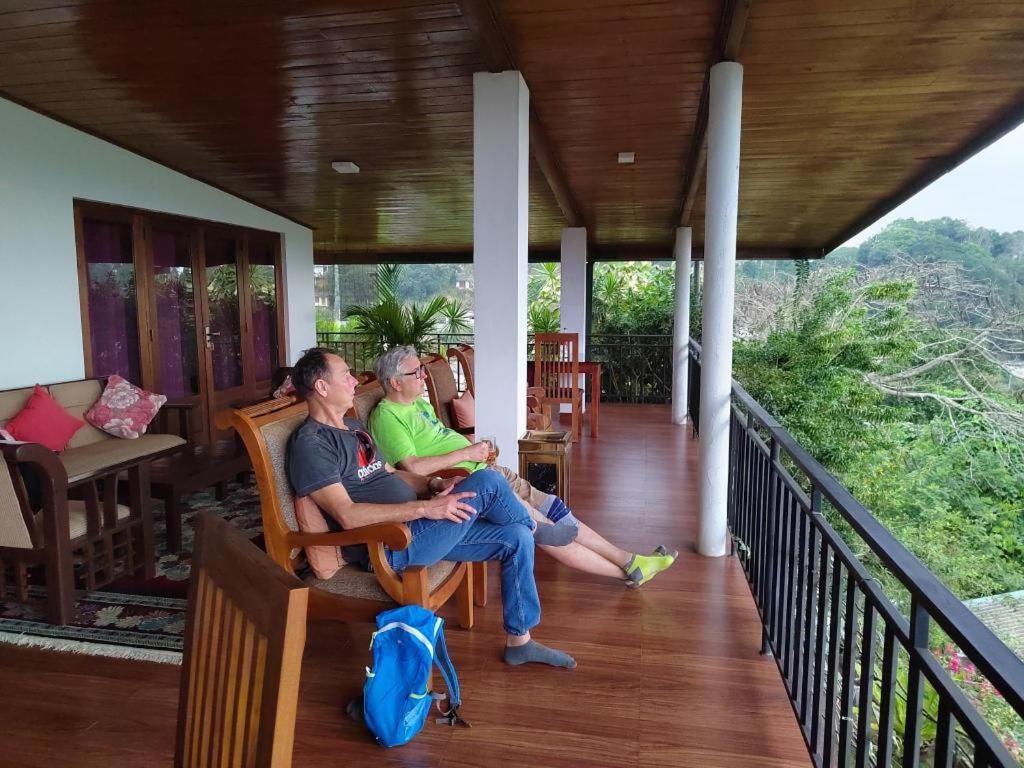 The Tenthola Kandy Bagian luar foto