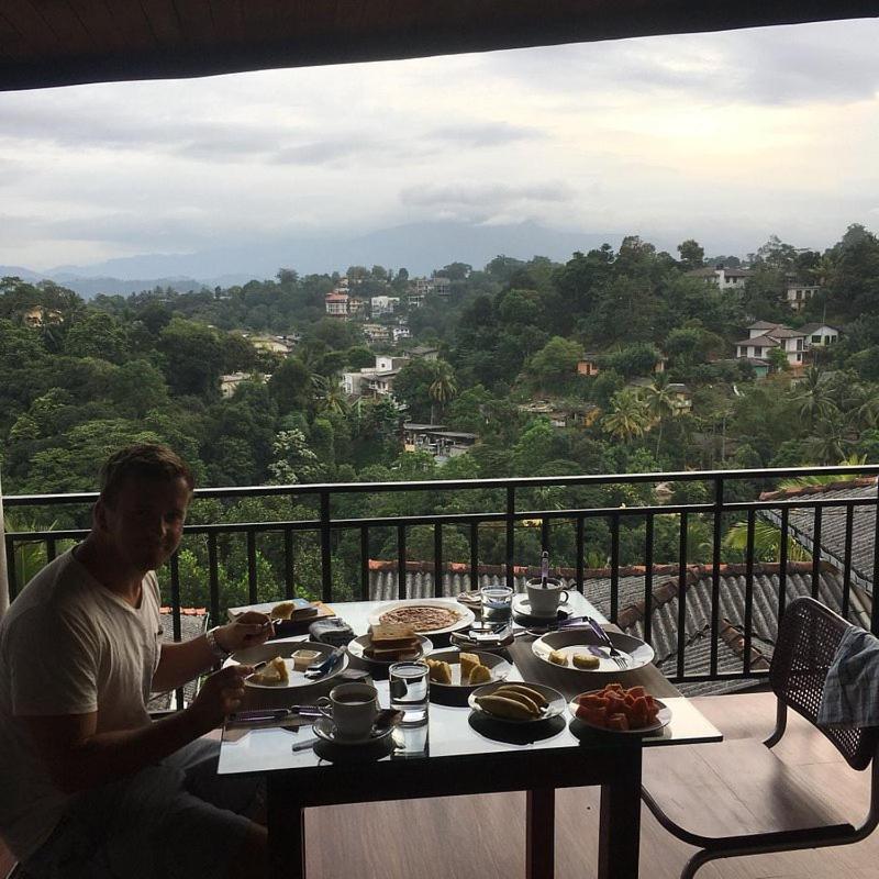 The Tenthola Kandy Bagian luar foto