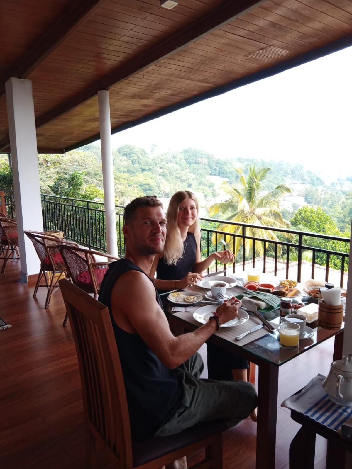 The Tenthola Kandy Bagian luar foto
