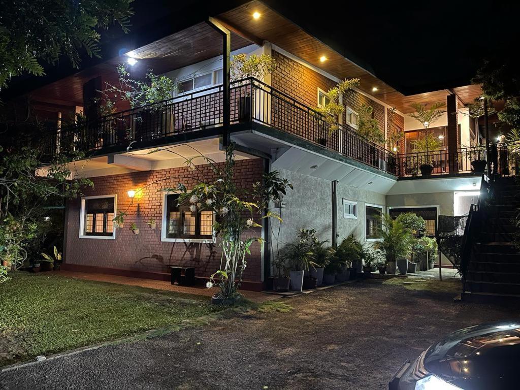 The Tenthola Kandy Bagian luar foto
