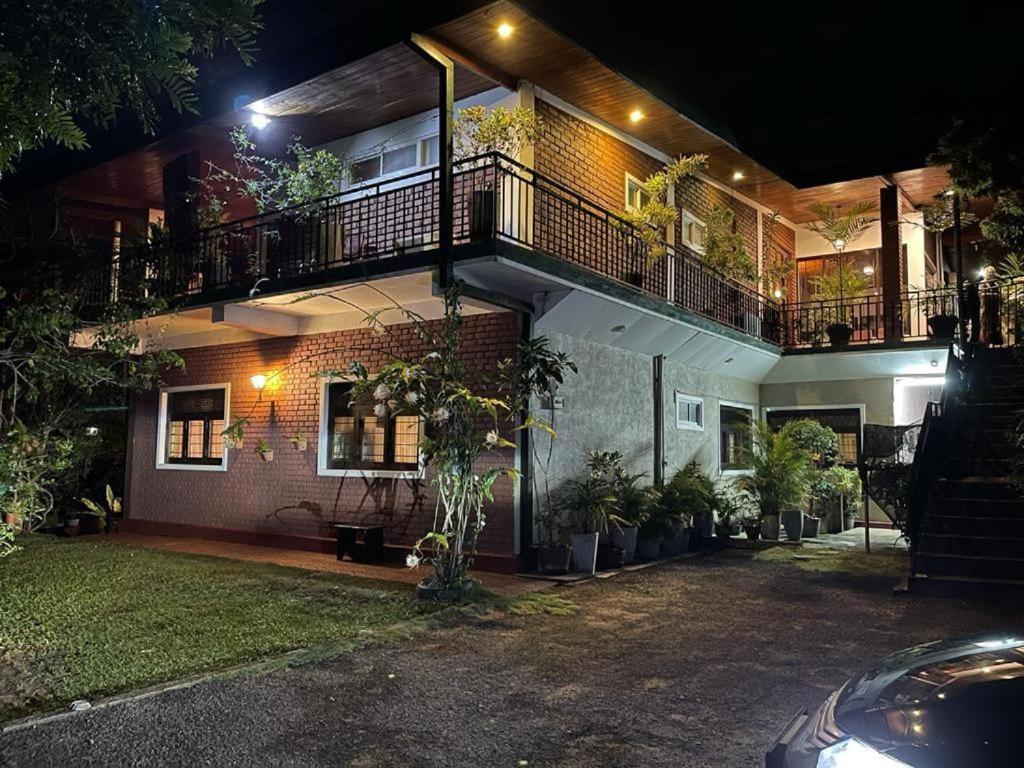The Tenthola Kandy Bagian luar foto