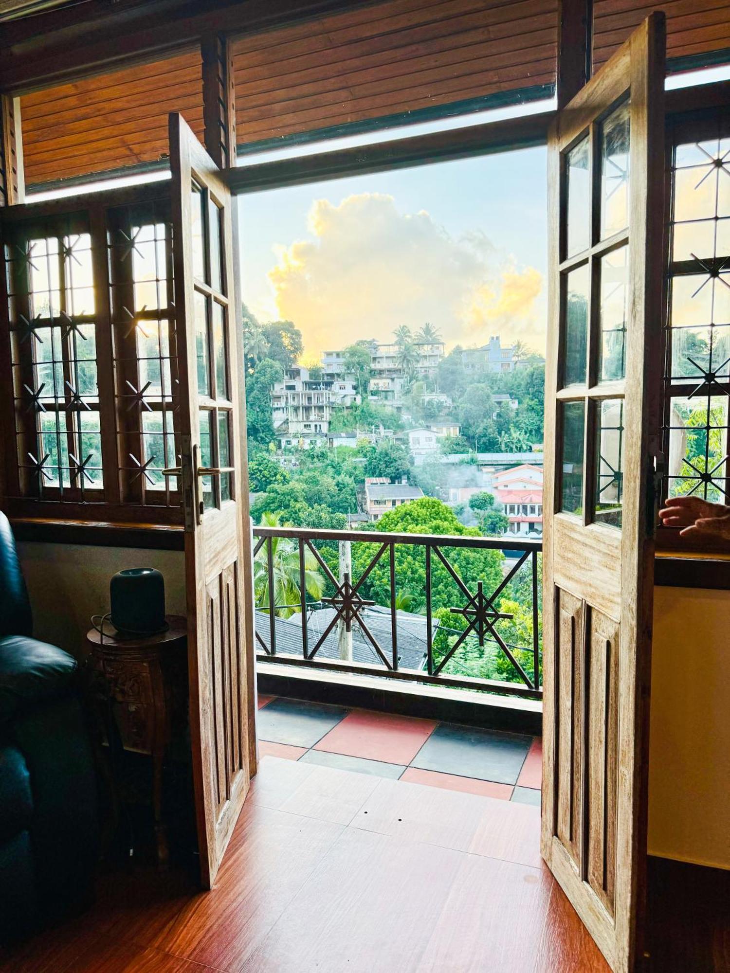 The Tenthola Kandy Bagian luar foto
