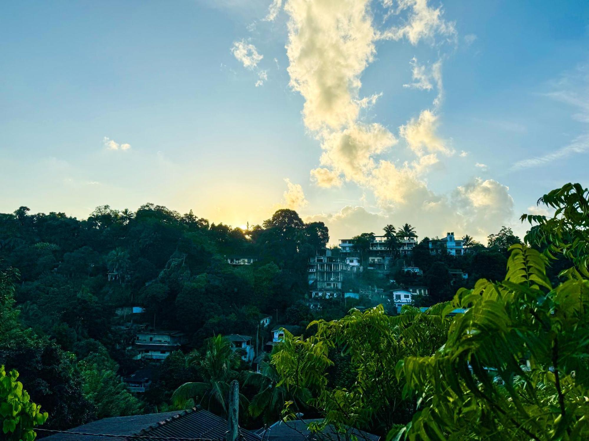 The Tenthola Kandy Bagian luar foto